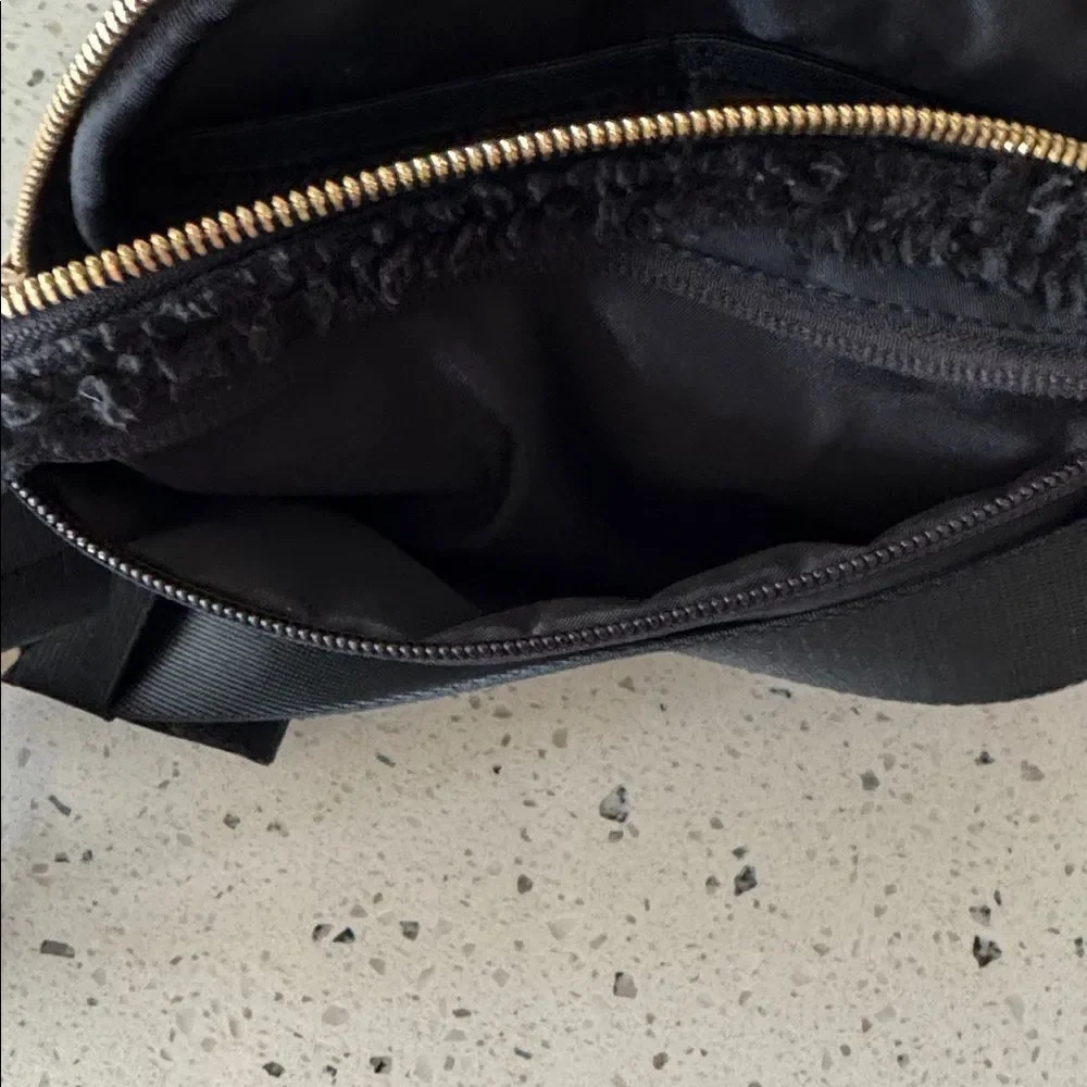 lululemon Everywhere Belt Bag Black Fleece Sherpa Gold Hardware Crossbody Casual
